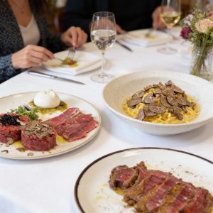 Voucher Regalo Esperienza "Cena degustazione fantasia dello Chef 10 portate"